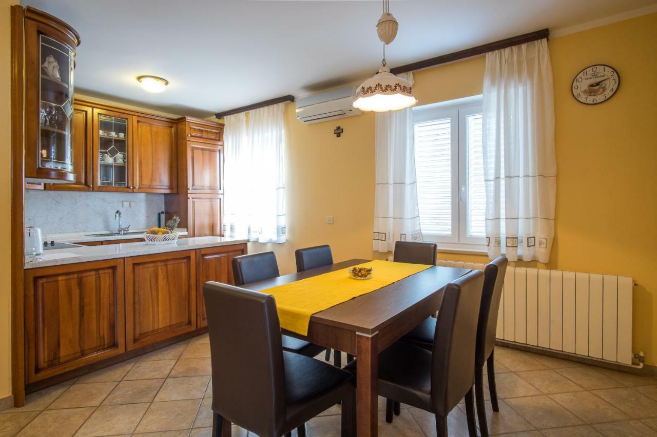 Apartman Cubranic Vrbnik (Primorje-Gorski Kotar) Exterior photo